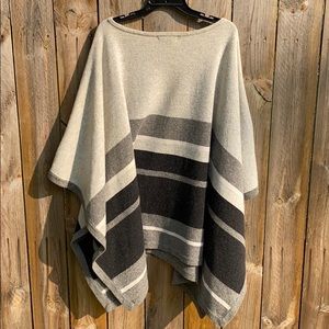 Banana Republic Lambs Wool Poncho💕💕